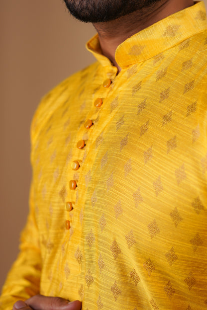 Divyam (दिव्यम्)